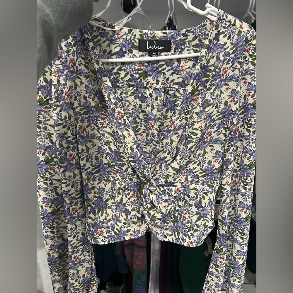 Lulus cropped floral blouse